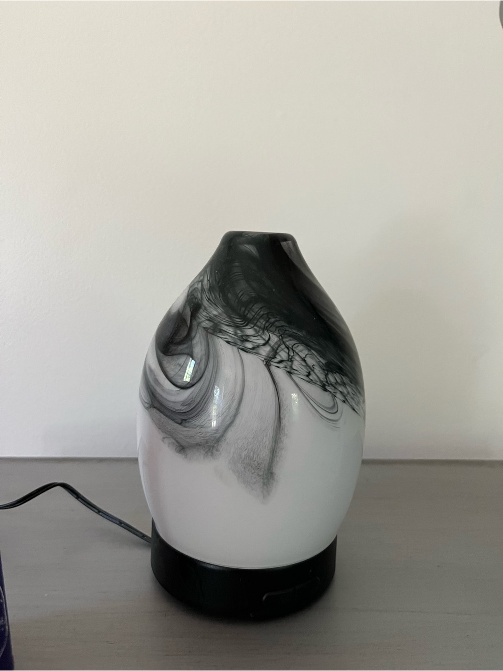 Black & White Swirl Glass Aroma Diffuser